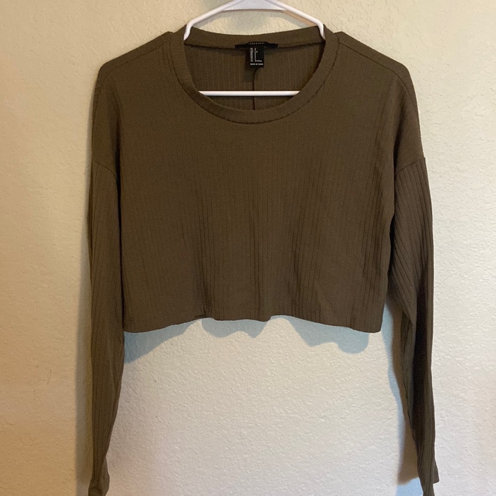 Forever 21 Long Sleeve top. size Small. In good condition.